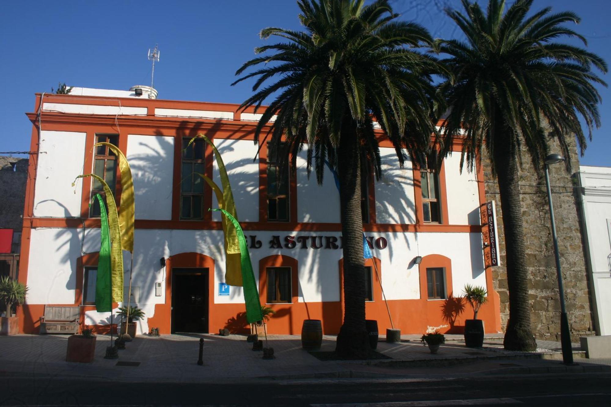 Hostal El Asturiano Tarifa Exterior foto